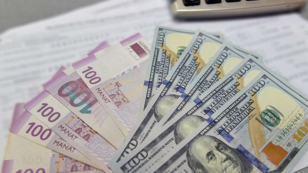 Azərbaycanda dollara tələbatda KƏSKİN ARTIM – Manat üçün hansı risklər var? 