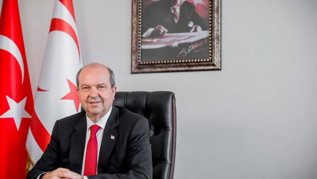 Yunanlı tələbələr Şimali Kiprin prezidentinə hücum etdi - Londonda 