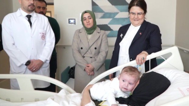 Zəlzələdən xilas olan körpə 54 gün sonra ANASINA QOVUŞDU - FOTO