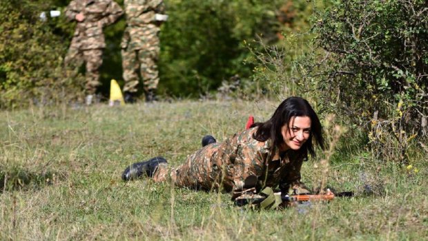 Paşinyanın arvadı paxırlarını açdı: “44 günlük müharibədə 11 min fərarimiz oldu” - VİDEO