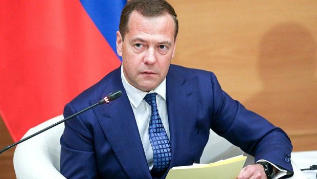 Medvedev Borreli “axmaq” adlandırdı