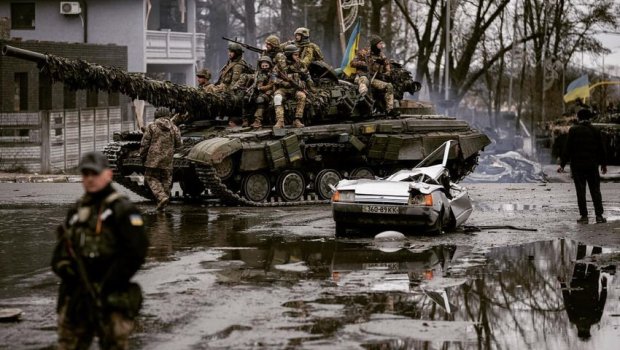 Öldürülən rus əsgərlərinin ayaqqabıları ABŞ-da nümayiş etdirildi - FOTO