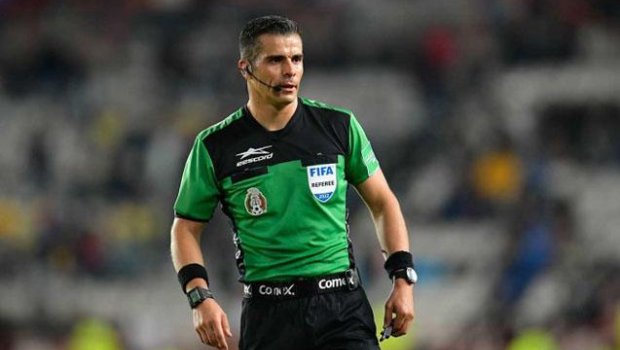 Futbolçunu vuran hakimi 15 oyunluq cəza gözləyir