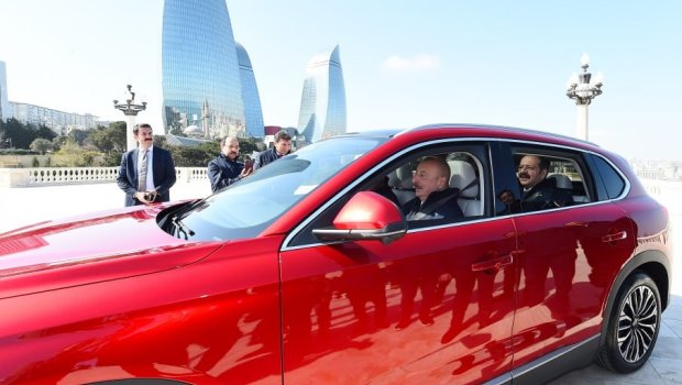 İlham Əliyev “Togg” elektromobilinin sükanı arxasında - FOTO/VİDEO