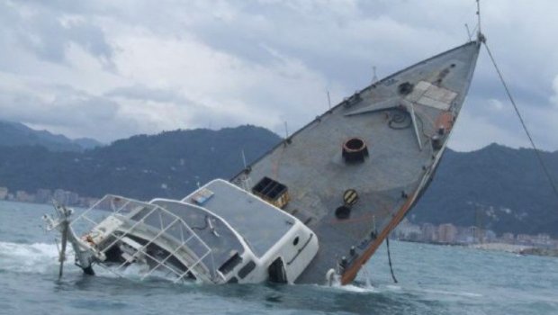 Antalyada gəmi batdı - 9 nəfər axtarılır - VİDEO