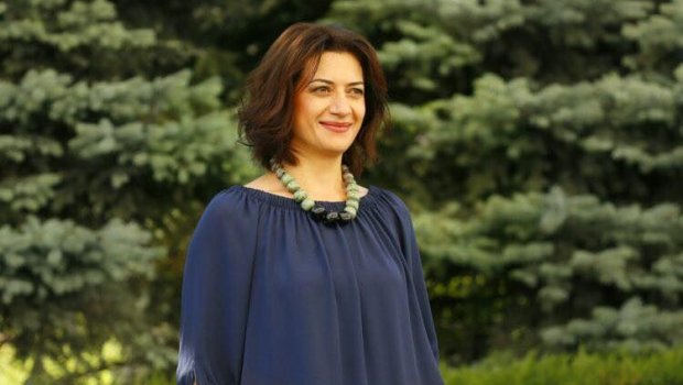 Paşinyanın həyat yoldaşı Azərbaycana işləyir? - Erməni mətbuatından İDDİA