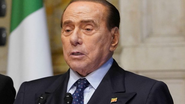 Berluskoni yenidən xəstəxanaya yerləşdirildi