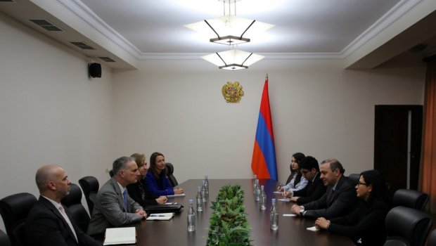 Dövlət Departamentinin rəsmisi İrəvana GEDİB 