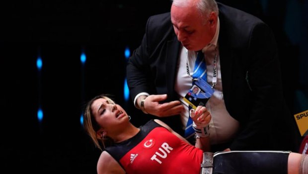 İrəvanda türkiyəli idmançı huşunu itirdi - VİDEO