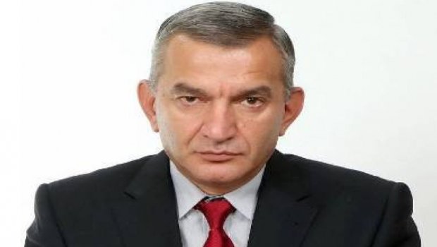 Ermənistanda partiya sədri SAXLANILDI 