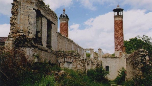 İşğal dövründə Şuşada 300-dən çox abidə dağıdılıb