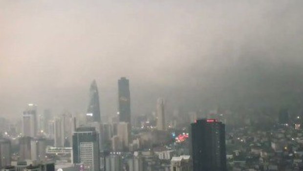 İstanbulda göy üzünü qara buludlar örtdü – VİDEO  