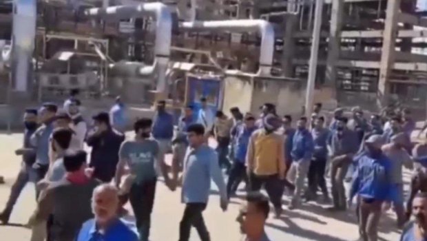 İranda fəhlələr etiraza qalxdı – VİDEO  