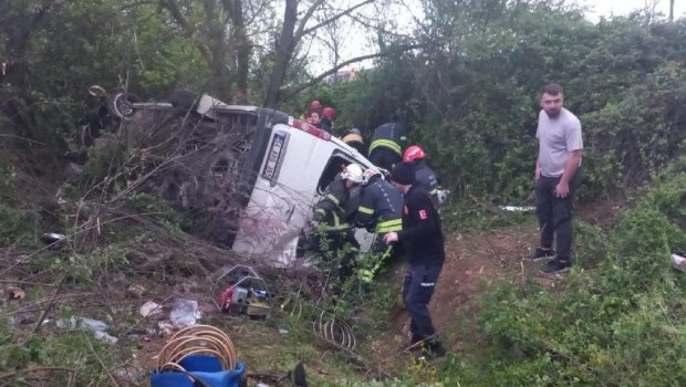 Türkiyədə mikroavtobus qəzaya düşdü - 10 yaralı var