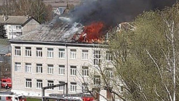 Rusiyada internat məktəbi YANIR