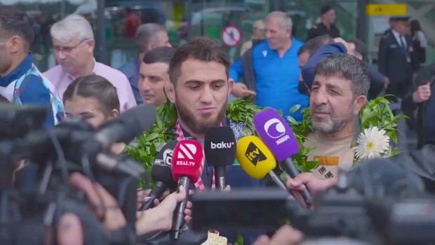 Avropa çempionu olan sərbəst güləşçilərimiz vətənə qayıtdı  - VİDEO