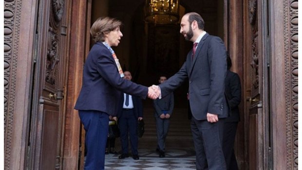 Fransanın xarici işlər naziri Mirzoyanla görüşdü