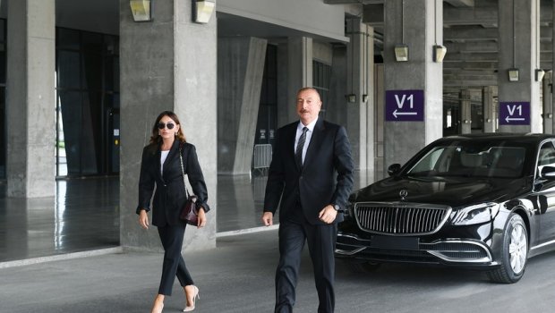 Prezident və xanımı Zərifə Əliyeva ilə bir dövrdə çalışmış oftalmoloqlarla söhbət ediblər - VİDEO