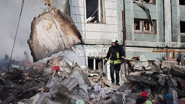 Ukraynada yaşayış binası VURULDU - 17 ölü... - FOTO