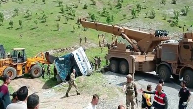 Türkiyədə əsgərləri daşıyan avtobus aşdı - 2 ölü, 45 yaralı var - VİDEO