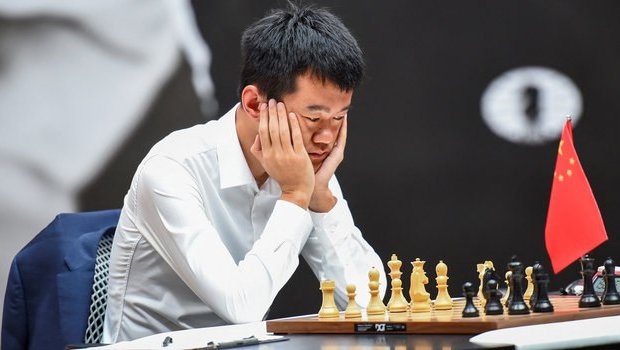 Çinli tarixdə ilk dəfə şahmat üzrə dünya çempionu olub - FOTO