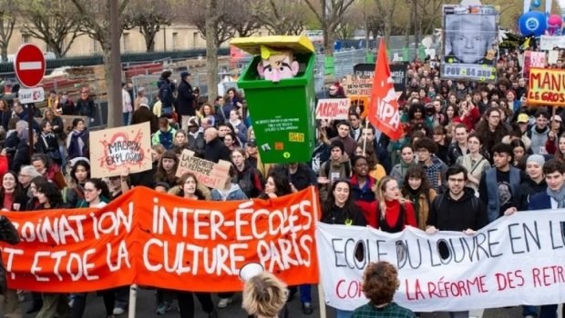 Parisdə İNSİDENT: Etirazçılar polislərə “molotov” atdılar - VİDEO 