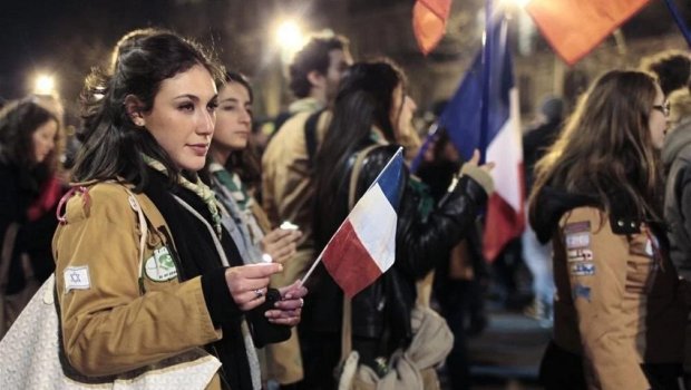 Fransada 2,3 milyon insan KÜÇƏLƏRƏ AXIŞDI 