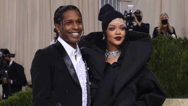 Hamilə Rihanna görünüşü ilə HEYRƏTLƏNDİRDİ - FOTO