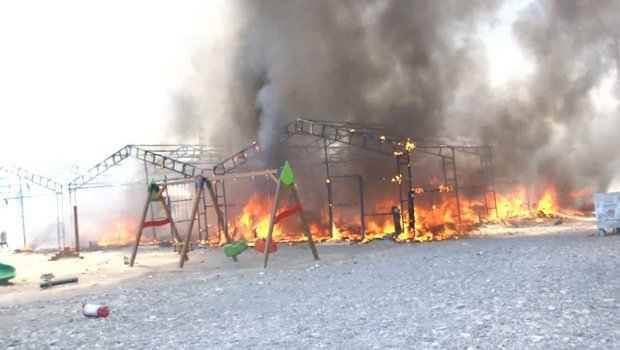 Türkiyənin zəlzələ bölgəsindəki çadır şəhərciyində YANĞIN – FOTO  