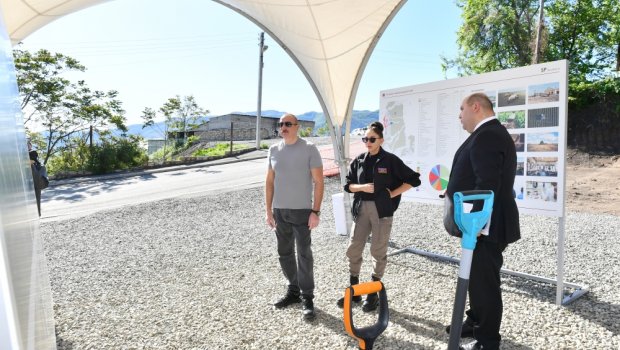 Prezident və xanımı Tuğda ilk yaşayış məhəlləsinin TƏMƏLİNİ QOYDU - VİDEO