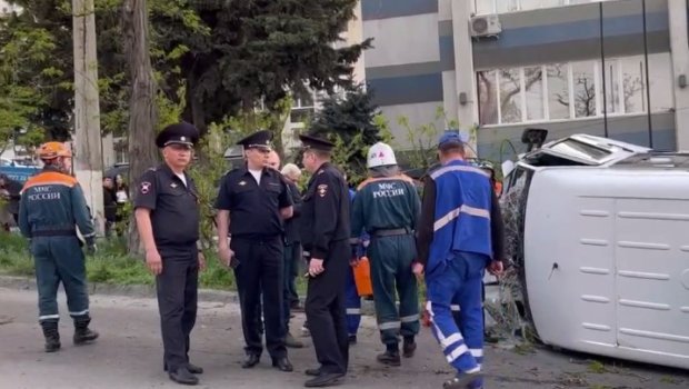 Sevastopolda avtobus ağaca ÇIRPILIB: 15 nəfər xəsarət alıb - VİDEO 