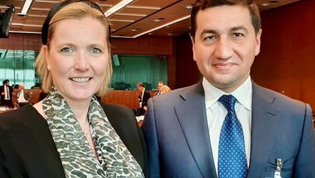 Hikmət Hacıyev Aİ-nin komitə sədri ilə görüşüb - FOTO 