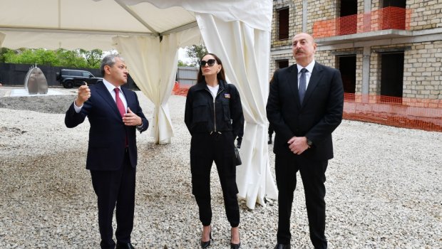 Prezident və xanımı Şuşada yeni yaşayış kompleksinin inşası ilə tanış olublar - FOTO/VİDEO