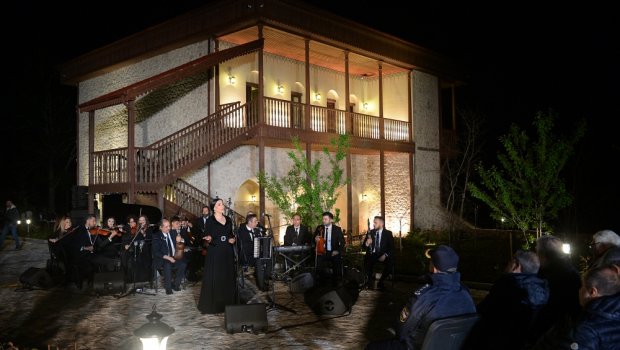 Şuşada “Ümummilli Lider Heydər Əliyev - sevimli mahnılar” adlı konsert proqramı təqdim olunub - FOTO 