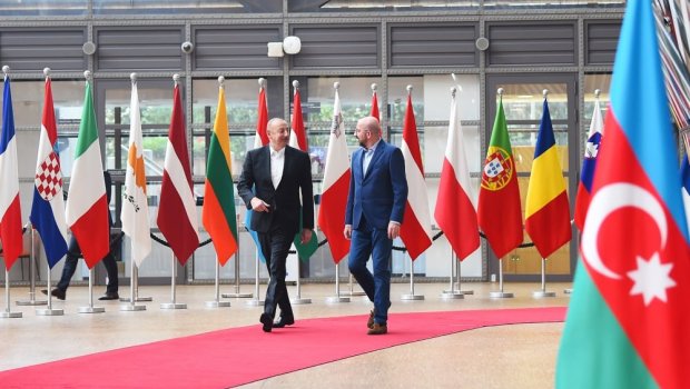 İlham Əliyev Brüsseldə Şarl Mişel ilə Azərbaycan-Ermənistan sərhədindəki vəziyyəti müzakirə etdi