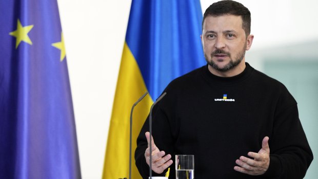 Zelenski Berlində mobil telefonunu itirib - FOTO