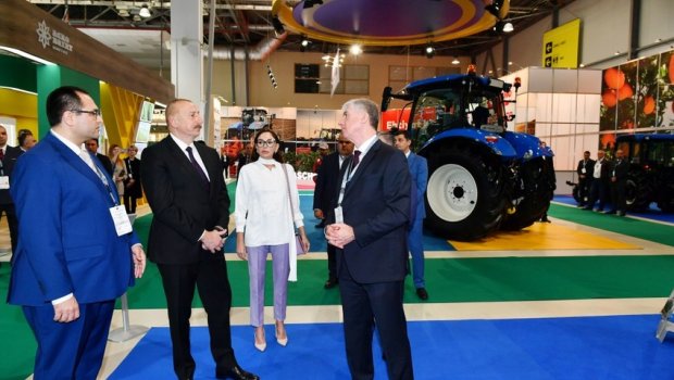 İlham Əliyev və Mehriban Əliyeva bu gün keçirilən sərgilərə BAŞ ÇƏKİBLƏR - FOTO/VİDEO - YENİLƏNİB 