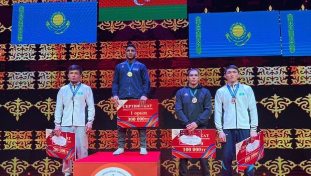 Güləşçilərimiz Astanada üç medal QAZANDI 