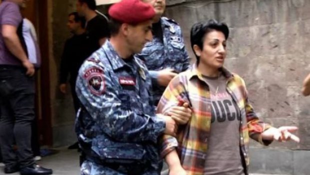 Paşinyanın oğluna görə saxlanılan qadın aclıq aksiyasına başladı