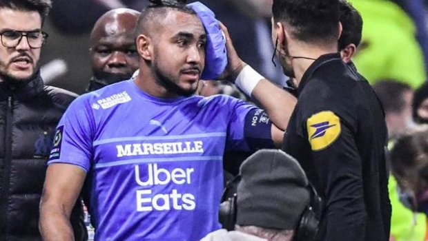 Məşhur futbolçu məşqçini vurdu - Cəzası isə… 