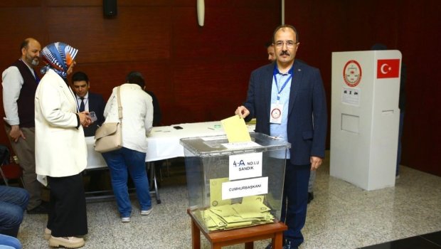 Cahit Bağçı Türkiyədəki seçkilərin II turu üçün SƏS VERDİ