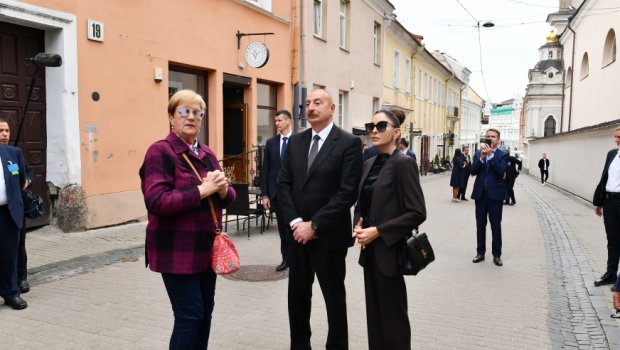 İlham Əliyev və Mehriban Əliyeva Vilnüs Qədim şəhərini gəziblər - FOTO/VİDEO