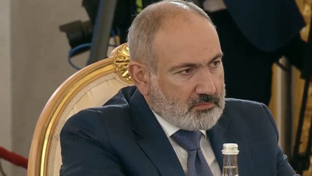 Putin Kremldə Paşinyanı ələ saldı - VİDEO