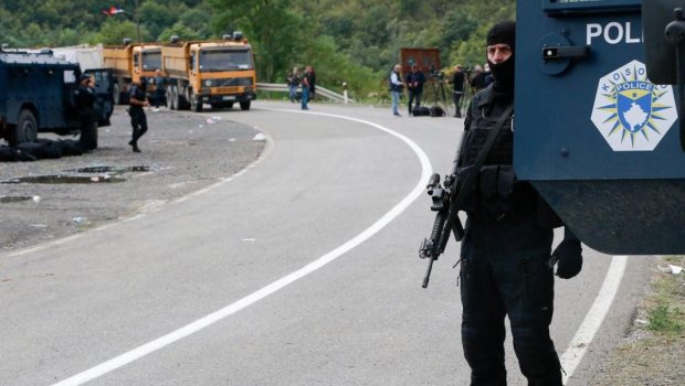 Kosovodakı serblər barrikadalar QURURLAR 