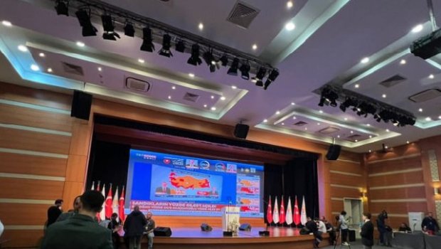 Türkiyəli nazirlər AK Partinin İstanbul təşkilatının binasına gəliblər