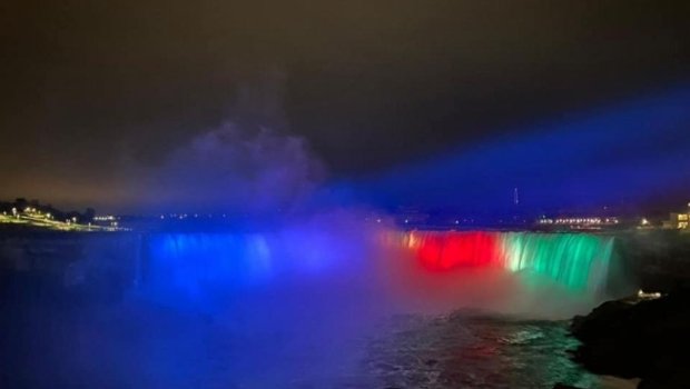 Niaqara şəlaləsi Azərbaycan bayrağının rənglərinə BOYANDI