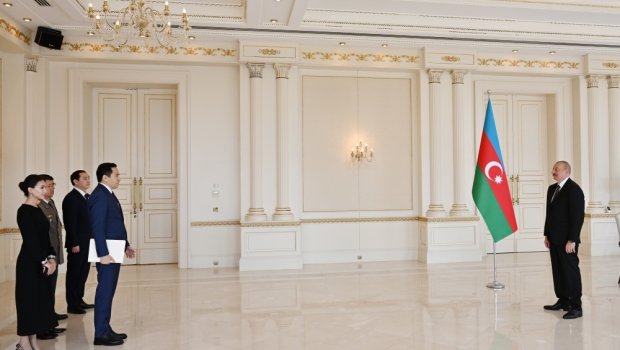 İlham Əliyev Qazaxıstanın yeni səfirinin etimadnaməsini qəbul etdi - FOTO