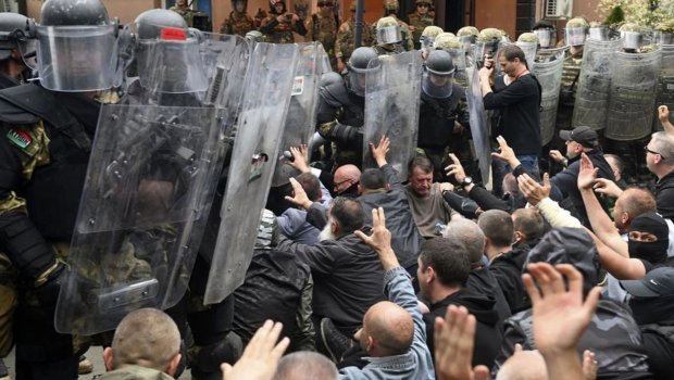 Kosovodakı toqquşmalarda NATO-nun 20-dən çox hərbçisi YARALANIB 