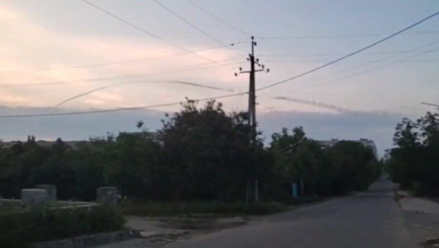 Ukrayna ordusu Mariupolda rusların bazalarına zərbə endirdi - VİDEO