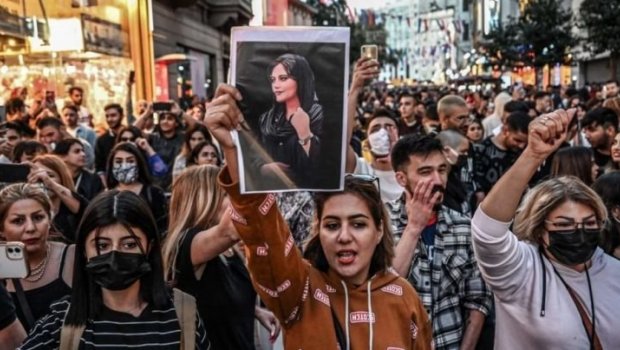 Tehranda hicabsız qadınların sayı iki dəfə ARTIB